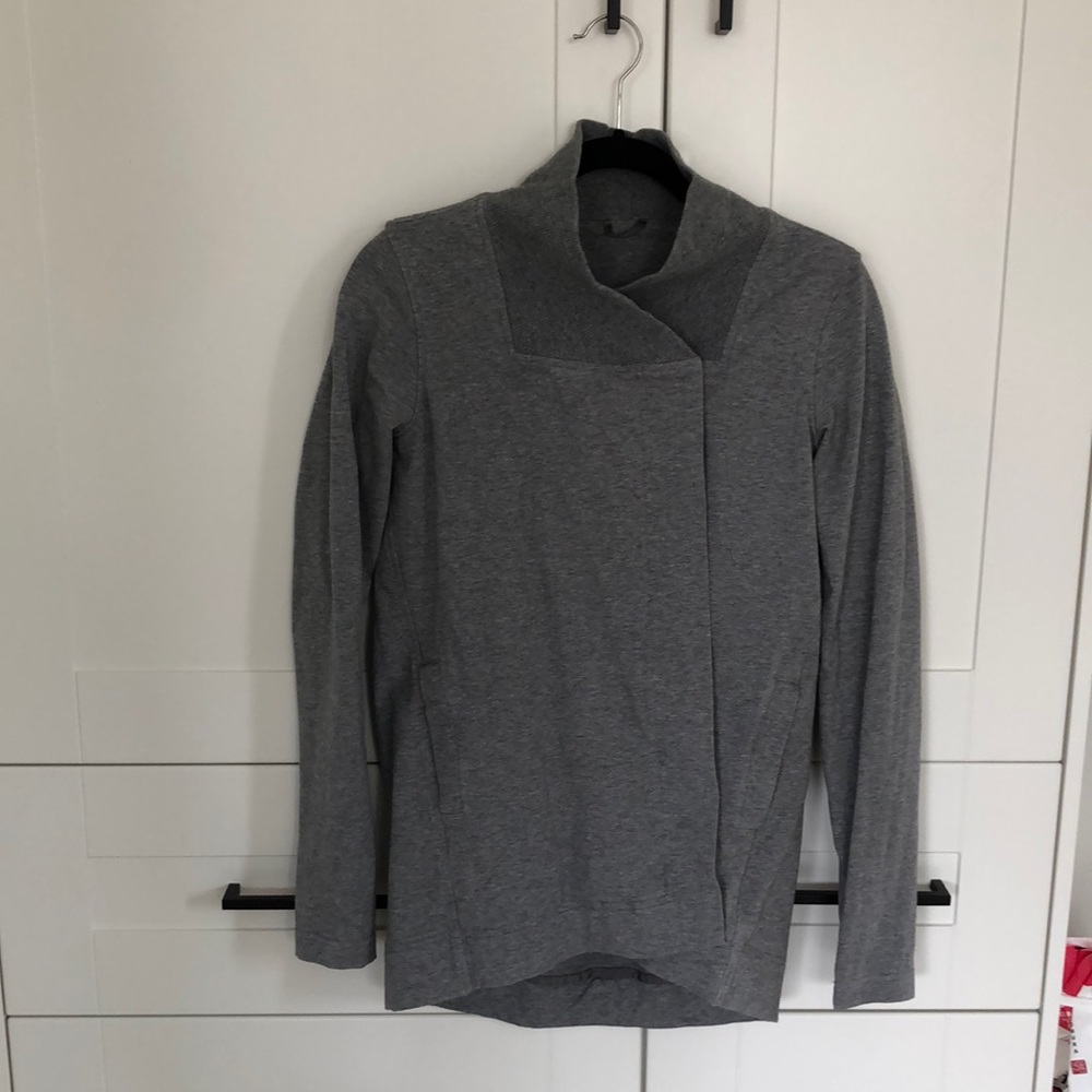 Lululemon grey sweater